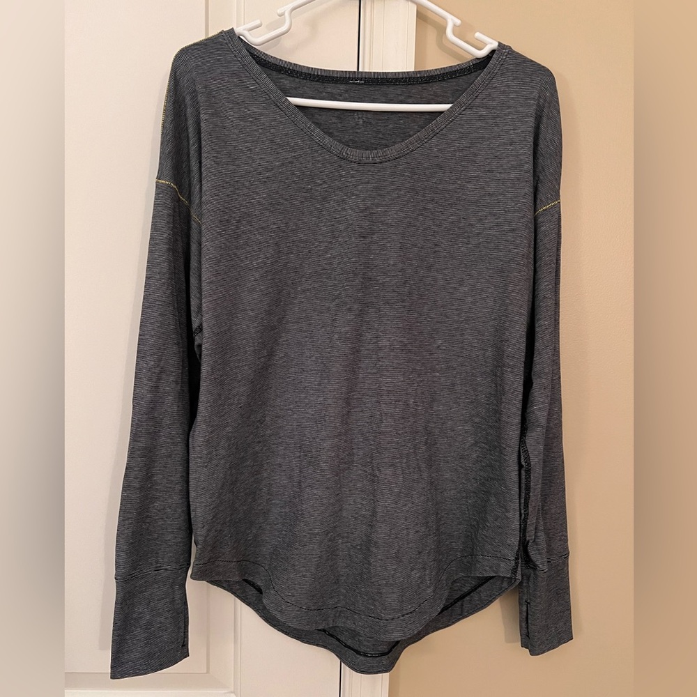 Lululemon Women’s Long Sleeve Athletic Top Gray Workout Athleisure Size Medium